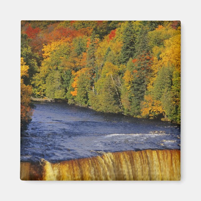 Upper Tahquamenon Falls in UP Michigan in Magnet (Framsidan)