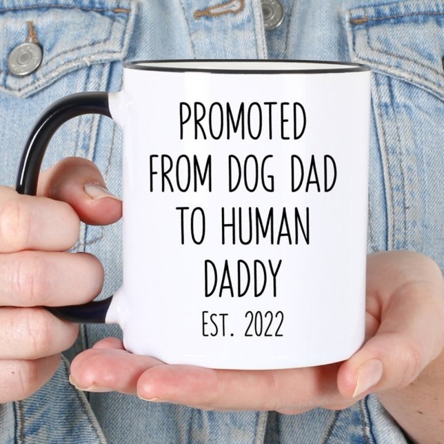 Uppflyttad från hundpappa till människo-mamma grav mugg (Skapare uppladdad)