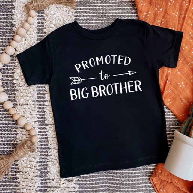 Uppflyttad till Big Brother graviditetsmeddelande T Shirt (Skapare uppladdad)