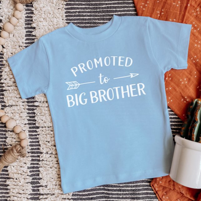 Uppflyttad till Big Brother graviditetsmeddelande T Shirt (Skapare uppladdad)