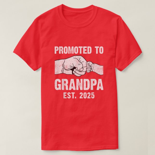 Uppflyttad till farfar 2025 Graviditetsannonsering T Shirt (Design framsida)