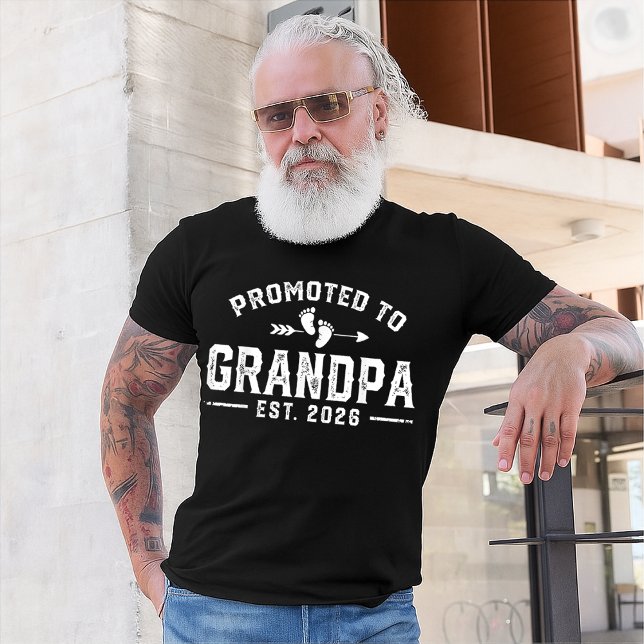 Uppflyttad till FARFAR 2026 Äntligen tillkännager  T Shirt (Skapare uppladdad)