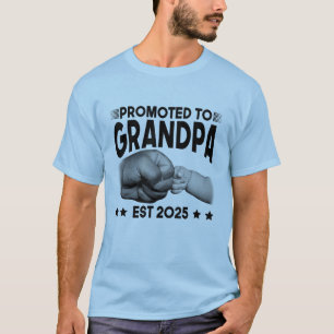 Uppflyttad till farfar EST 2025 Babyannonsering T Shirt
