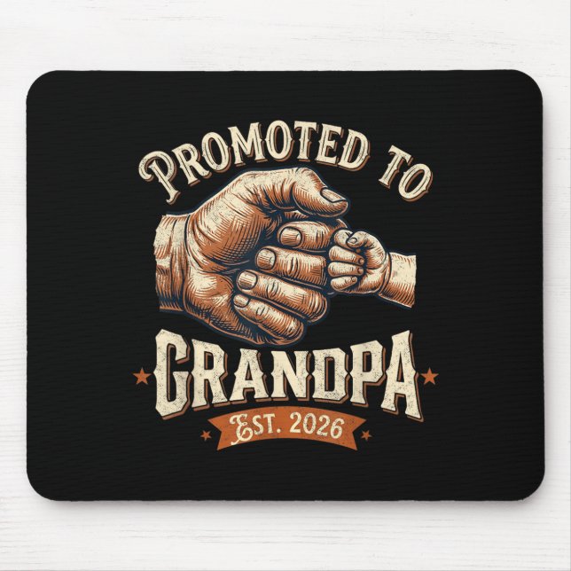 Uppflyttad till Farfar Est 2026 Fist Bump Ba Musmatta (Framsidan)