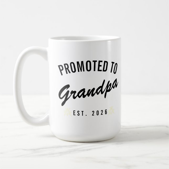 Uppflyttad till Farfar Est. 2026 Kaffemugg (Vänster)