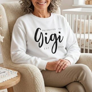 Uppflyttad till Gigi Mysiga Familj Manus Design T Shirt