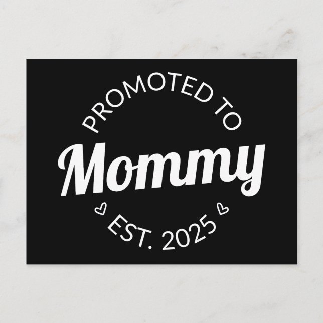 Uppflyttad till Mamma Est. 2025 I Vykort (Framsida)