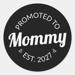 Uppflyttad Till Mamma Est 2027 Ny Mamma Annonserin Runt Klistermärke