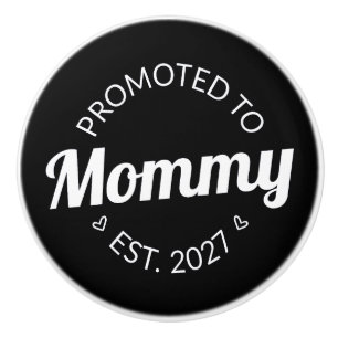 Uppflyttad till Mamma Est 2027 Ny Mamma Tillkännag Knopp