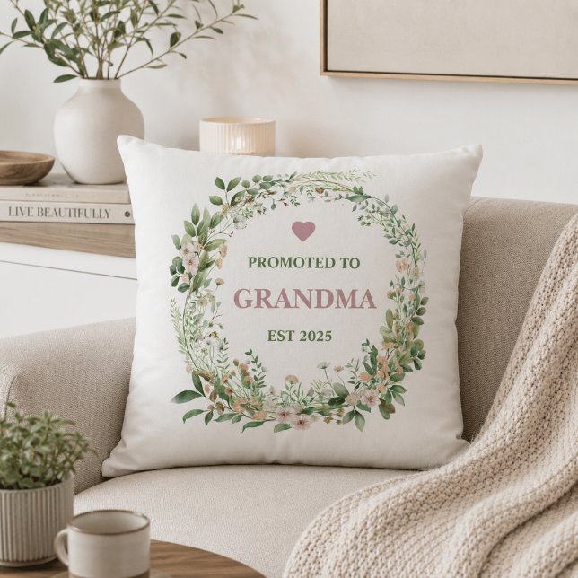 Uppflyttad till Mormor Est. 2025 Kudde (Skapare uppladdad)