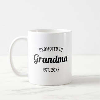 Uppflyttad till Mormor Est. 2025 Personlig Kaffemugg