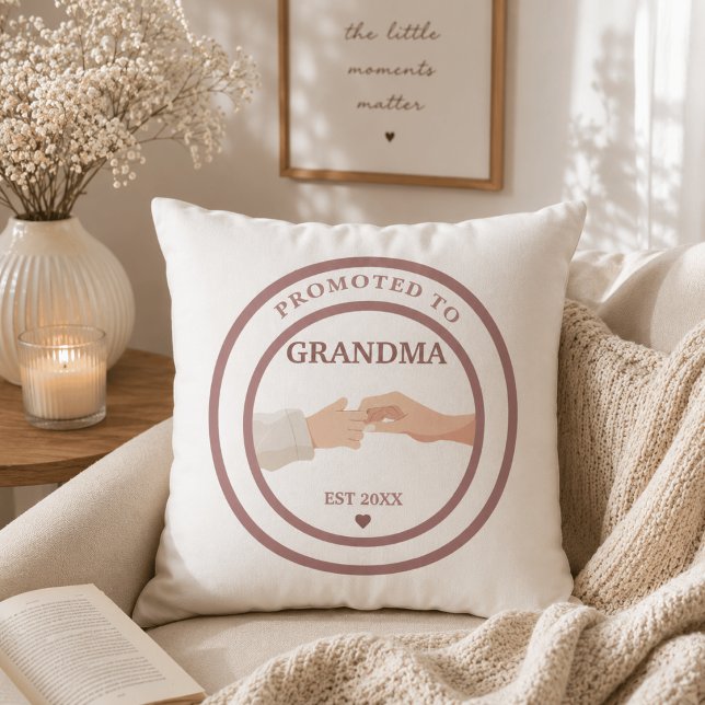 Uppflyttad till Mormor Est. 20XX Kudd Kudde (Skapare uppladdad)