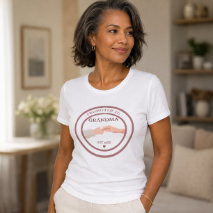Uppflyttad till Mormor Est. 20XX T-Shirt