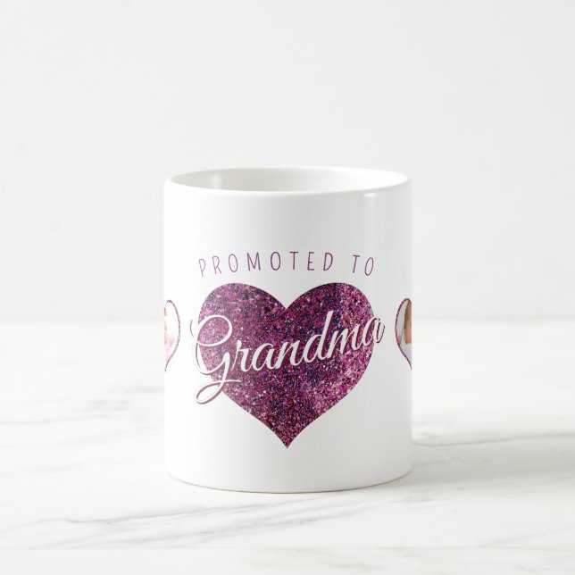 Uppflyttad till Mormor falskt gnistrande rosa foto Kaffemugg (Center)