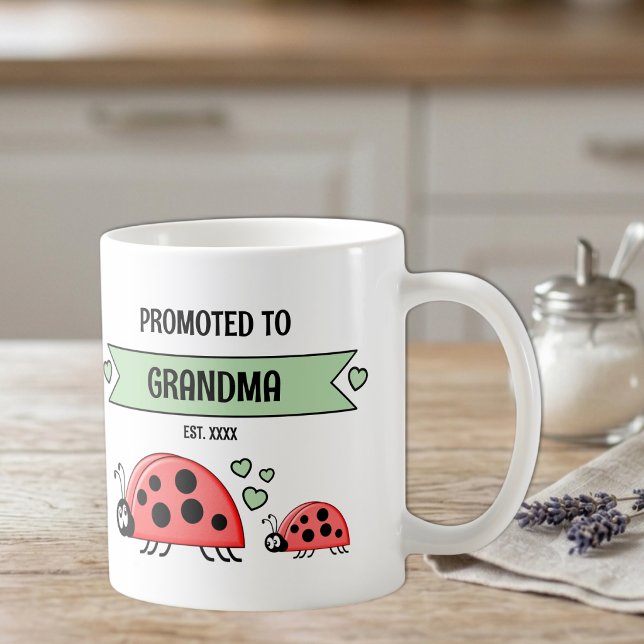 Uppflyttad till mormor nyckelpigor grön kaffemugg (Skapare uppladdad)