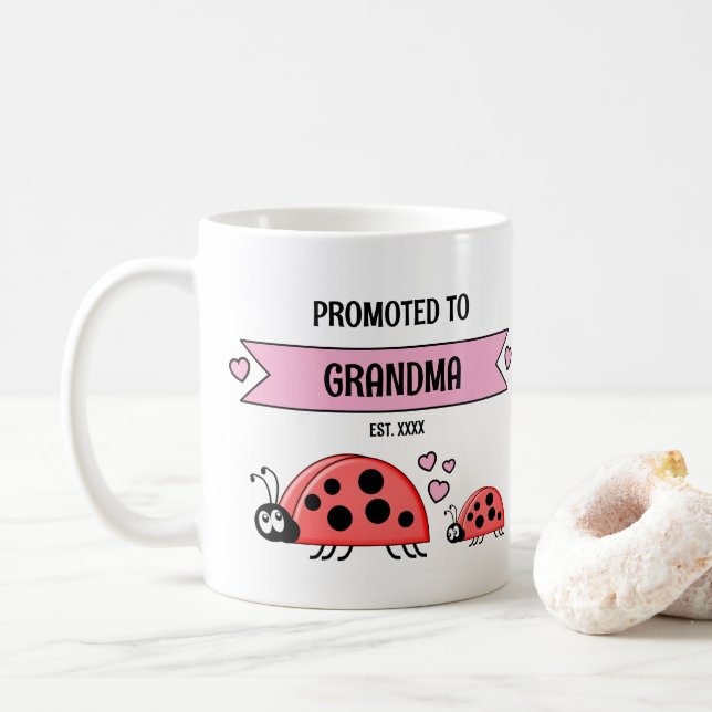 Uppflyttad till mormor nyckelpigor rosa kaffemugg (Med munk)