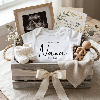 Uppflyttad till mormor Söt EST Årsfirande T Shirt