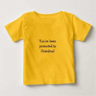 Uppflyttad till Mormor T-shirts Mormors T-shirts