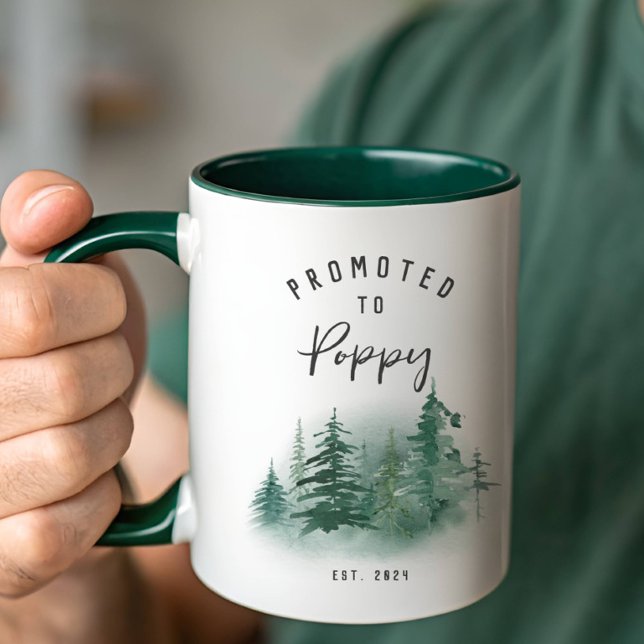 Uppflyttad till Mormors År Est. Mugg (Skapare uppladdad)