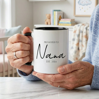 Uppflyttad Till Nana Elegant EST År Skrift Mugg