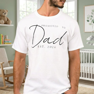 Uppflyttad Till Pappa Klassisk EST År Skript Desig T Shirt