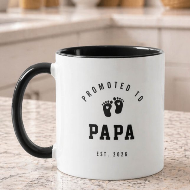Uppflyttad till Pappa Ny Mormor/Morfar Mugg (Skapare uppladdad)