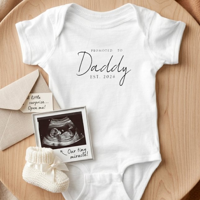 Uppflyttad Till Pappa Söt EST Års Förklaring T Shirt (Skapare uppladdad)