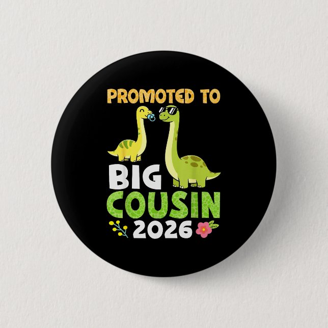 Uppflyttad till stor kusin 2026 Söt dinosaurie fam Knapp (Framsida)