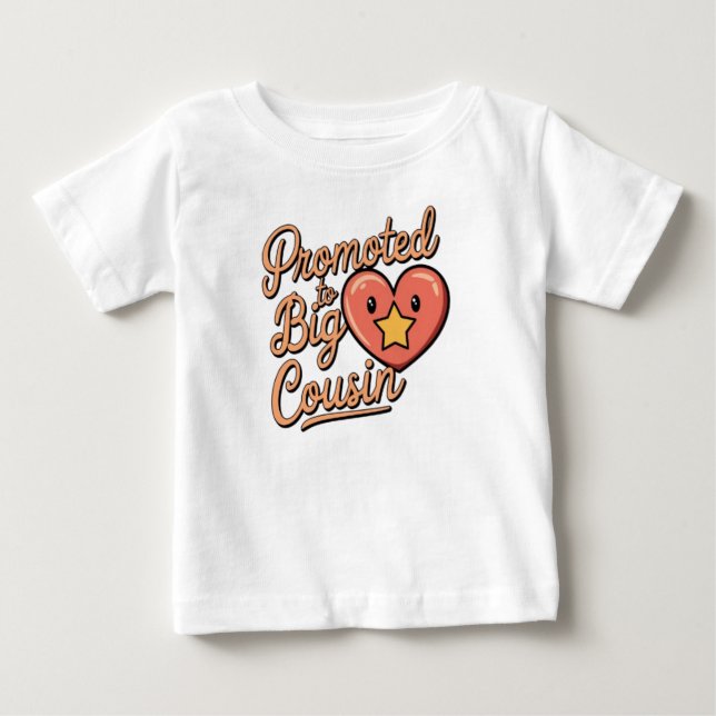 uppflyttad till stor kusin t shirt (Framsida)