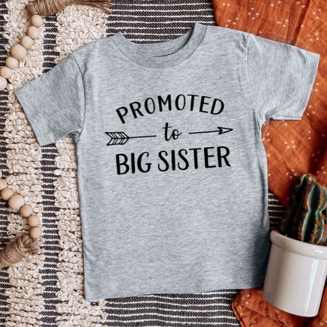 Uppflyttad till Stor Syskon Ny Bebis Annonsering T Shirt (Skapare uppladdad)