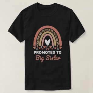 Uppflyttad till stor syster älsklig 2026 Baby T Shirt