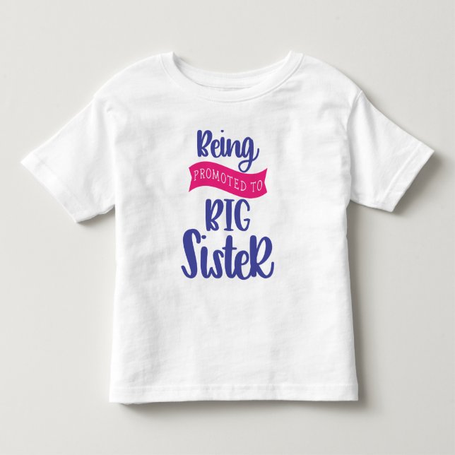 Uppflyttad till storasyster t shirt (Framsida)