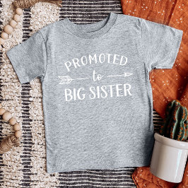 Uppfodrad till Stora syster graviditetsannonsering T Shirt