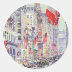 Uppför avenyn från 34th Street, maj 1917 av Hassam Runt Klistermärke