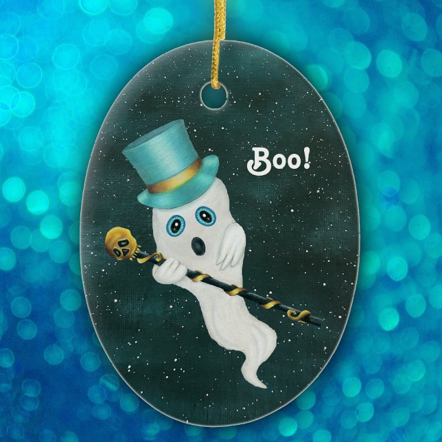 Uppgraderad Ghost i Starry Night Himlar Top hat Sk Julgransprydnad Keramik (Cute fancy ghost in top hat with gold skull cane on night sky with stars on hanging ornament.)