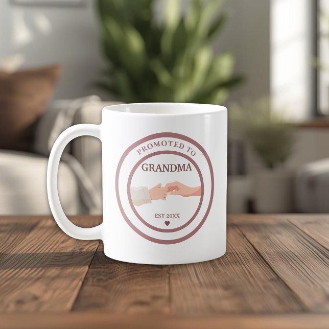 Uppgraderad till Mormor Est. 20XX Kaffemugg (Skapare uppladdad)