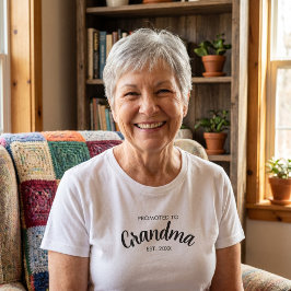 Uppgraderad till mormor Graviditetsupptäckt Mormor T Shirt