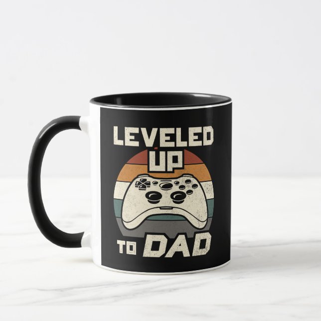 Uppgraderad till pappa Retro spelkontroller Mugg (Vänster)