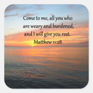 UPPHÄVA MATTHEW 11:28 SCRIPTURE VERSE SUNRISE FYRKANTIGT KLISTERMÄRKE