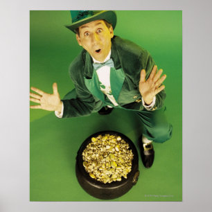 Upphetsad troll med krukan av guld poster