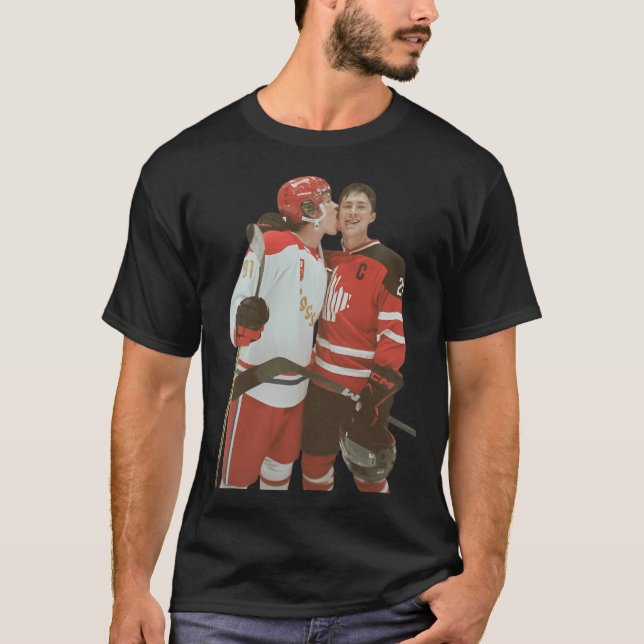 Upphettad Rivalitet T Shirt (Framsida)
