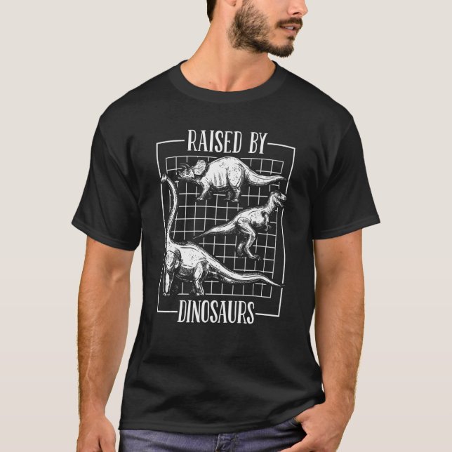 Upphöjt av Dinosaurs Prehistorc Lizard Vuxen Dinos T Shirt (Framsida)