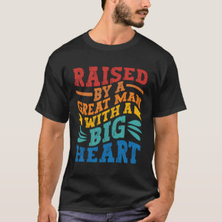 Upphöjt av en Underbar man med stor hjärteretro T Shirt