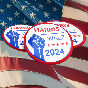 Upphöjt blåfist! Kamala Harris/Walz 2024 Kampanj Knapp