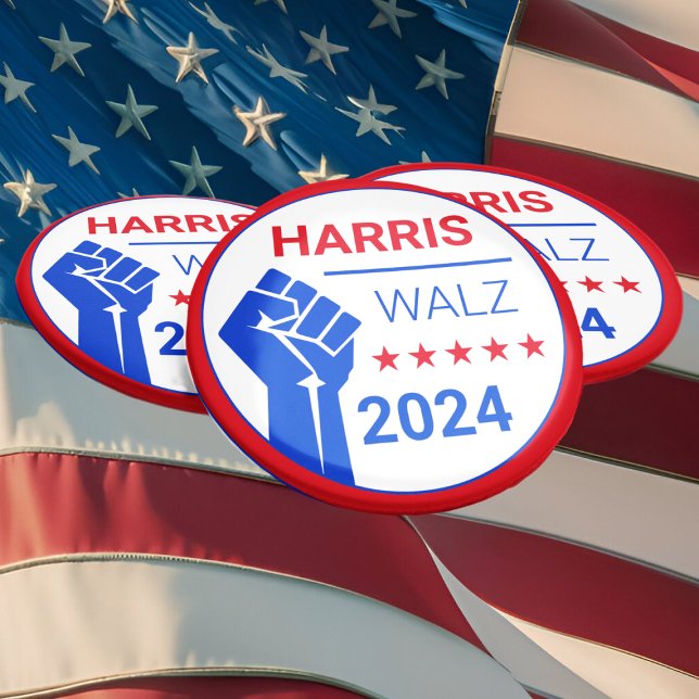 Upphöjt blåfist! Kamala Harris/Walz 2024 Kampanj Knapp (Skapare uppladdad)