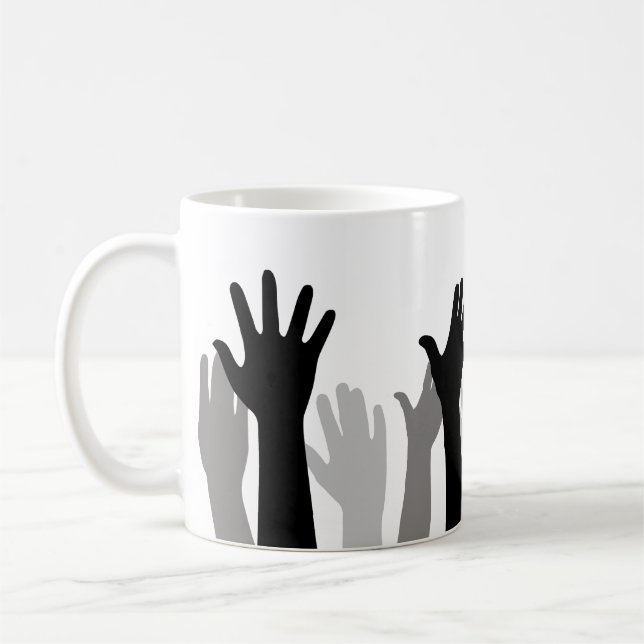 Upphöjt händer silhuett, hand- och protester kaffemugg (Vänster)