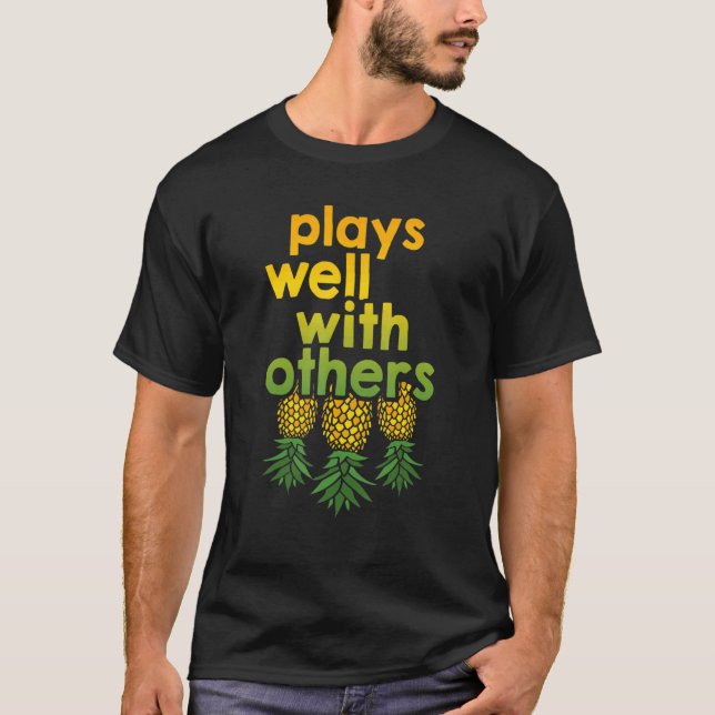 Uppifrån och ned spelar ananas bra med andra 2 t shirt (Framsida)
