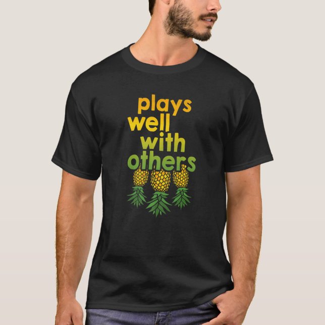 Uppifrån och ned spelar ananas bra med andra t shirt (Framsida)