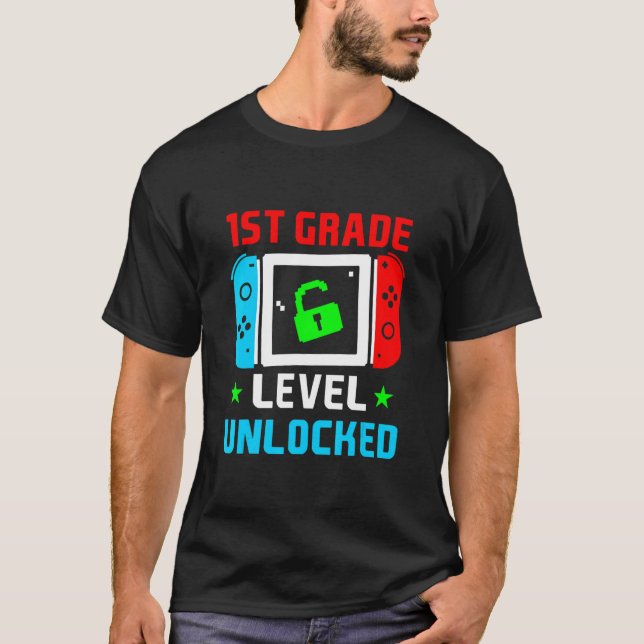 Upplåst videospel på back to school 1:a Klass-nivå T Shirt (Framsida)