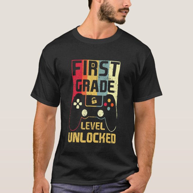 Upplåst videospel på back to school 1:a Klass-nivå T Shirt (Framsida)